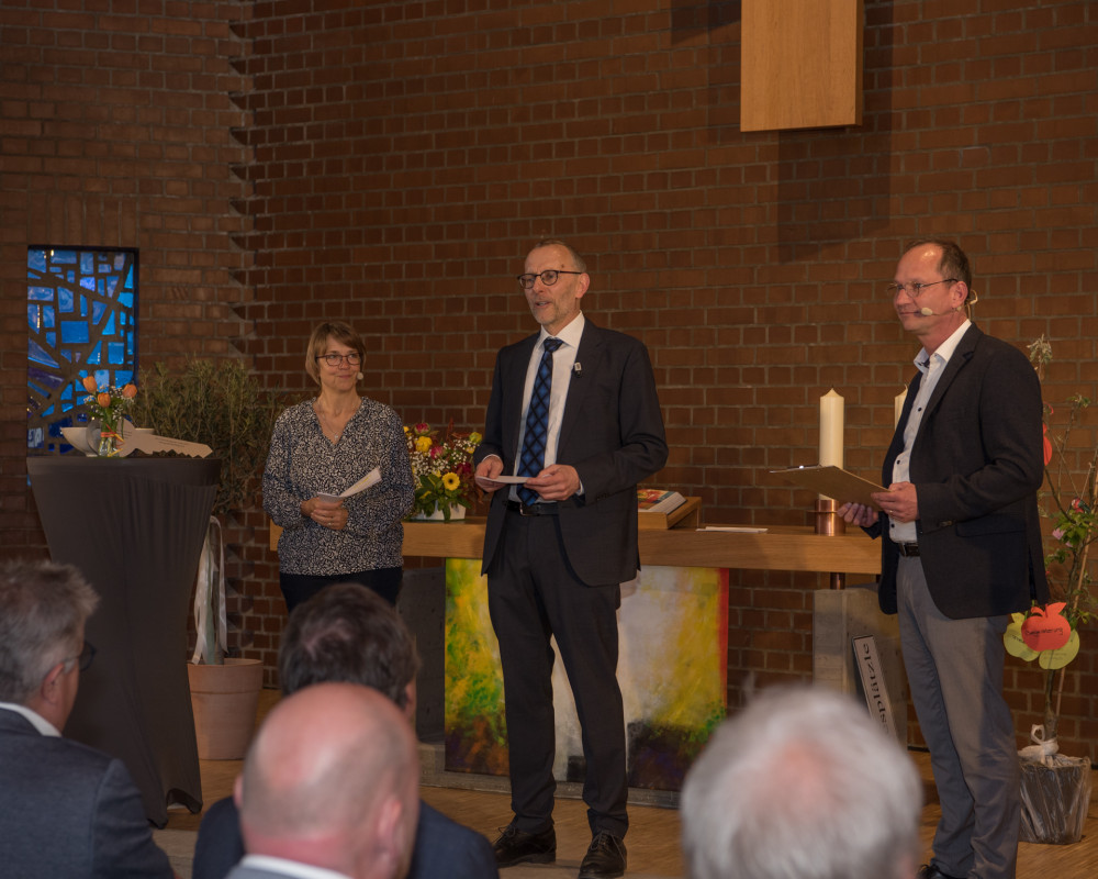 Danksagung vom Steuerteam an alle Beteiligten Firmen und Handwerker. v.l.n.r. Ute Müller, Götz Häuser, Werner Venter